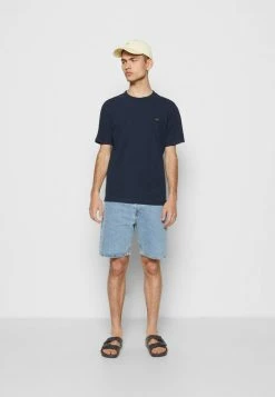 Jack & Jones JCOCLASSIC WAFFLE BADGE TEE SS NOOS - Basic T-shirt - Navy -Jack & Jones Shop e9dd91726e7243bfbcaf75115a3e6646