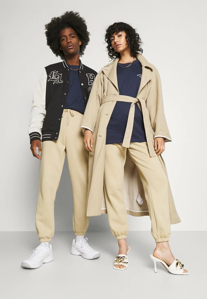 Jack & Jones JJITOBIAS PANTS UNISEX - Tracksuit Bottoms - Safari 2 Jack & Jones JJITOBIAS PANTS UNISEX - Tracksuit Bottoms - Safari - Image 2