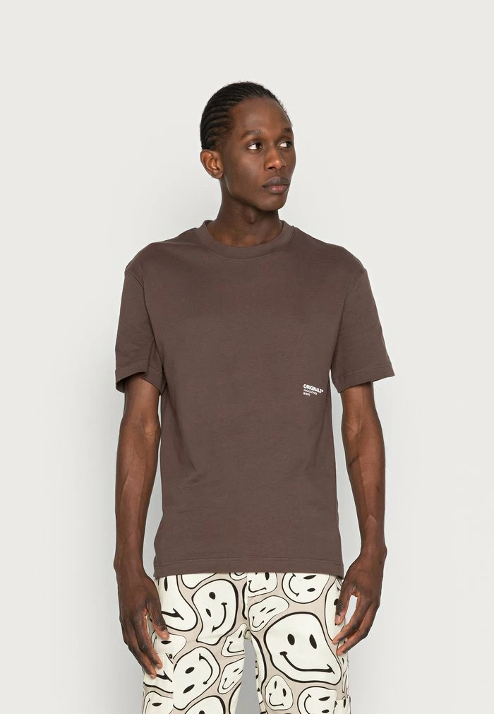 Jack & Jones JORCLEAN TEE CREW NECK UNISEX - Print T-shirt - Seal Brown 1 Jack & Jones JORCLEAN TEE CREW NECK UNISEX - Print T-shirt - Seal Brown
