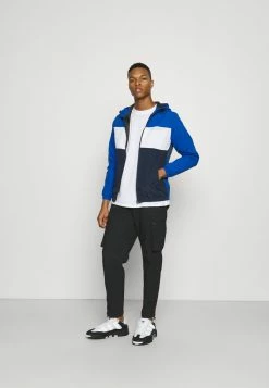 Jack & Jones JJWELLS LIGHT JACKET - Summer Jacket - Classic Blue 6 Jack & Jones JJWELLS LIGHT JACKET - Summer Jacket - Classic Blue -Jack & Jones Shop f3d9692349e24fd1b1116fa39d4a3bb5
