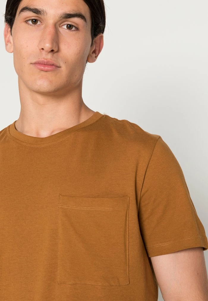 Jack & Jones JJENOA POCKET TEE CREW NECK - Basic T-shirt - Rubber 5 Jack & Jones JJENOA POCKET TEE CREW NECK - Basic T-shirt - Rubber - Image 5