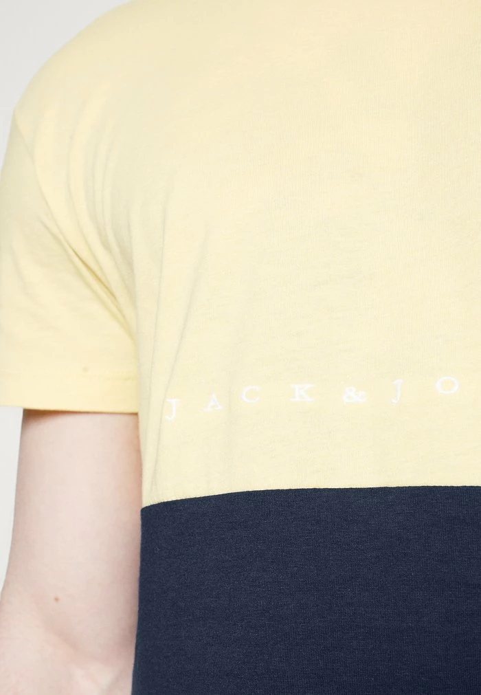 Jack & Jones JORCOPENHAGEN BLOCK TEE CREW NECK - Print T-shirt - Yellow 6 Jack & Jones JORCOPENHAGEN BLOCK TEE CREW NECK - Print T-shirt - Yellow - Image 6