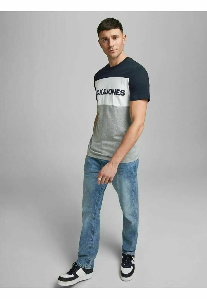 Jack & Jones JJELOGO BLOCKING TEE - Print T-shirt - Navy Blazer 5 Jack & Jones JJELOGO BLOCKING TEE - Print T-shirt - Navy Blazer - Image 5